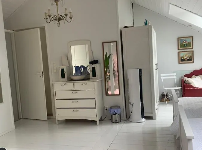 Keskusta Ainutlaatuinen Iso Huone Oma Kph Puutalo-osakkeessa *